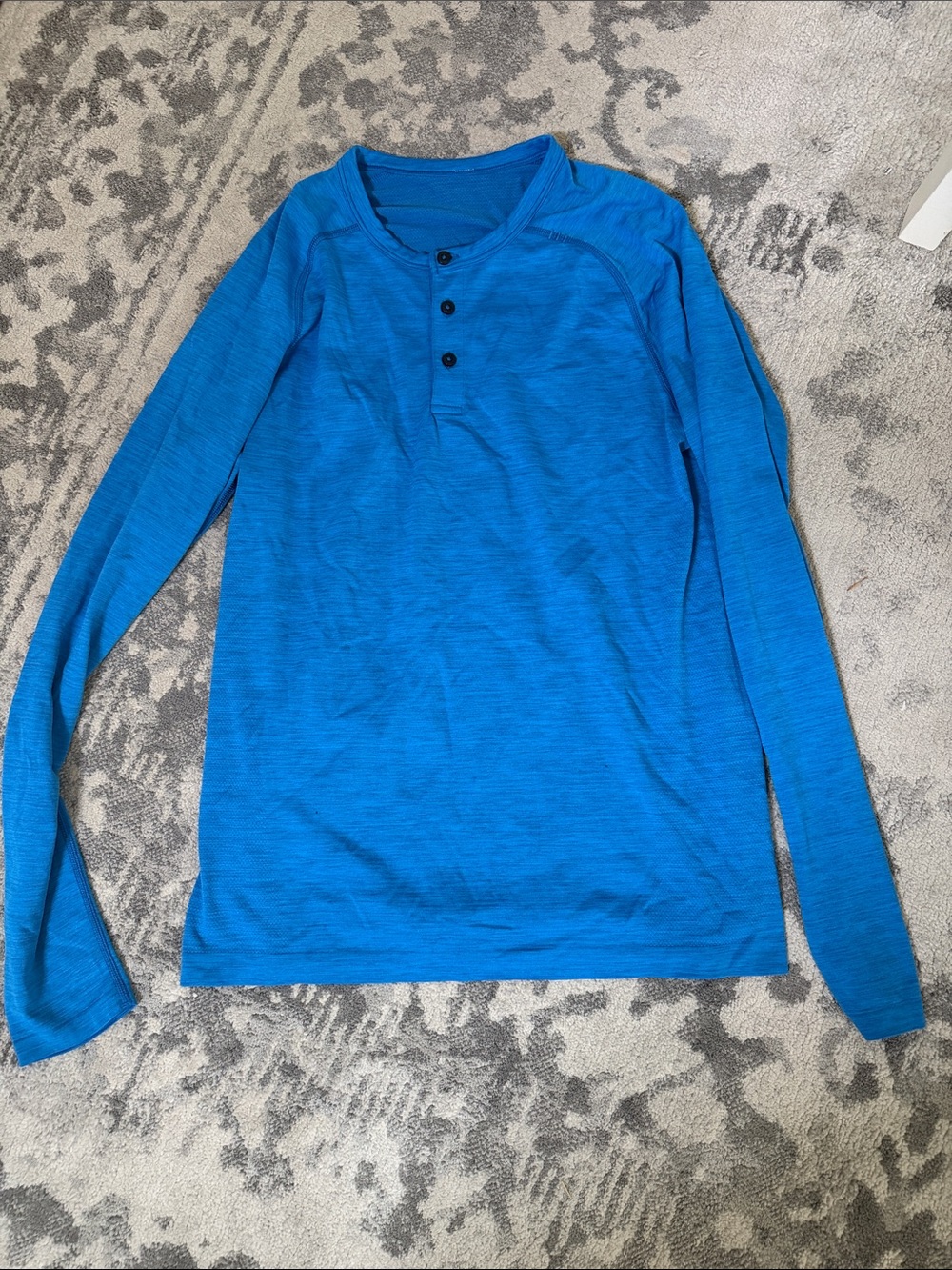 lululemon athletica Men's Long-Sleeve Henley in Vibrant Blue